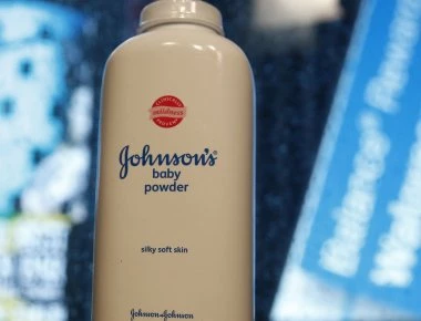 Johnson & Johnson : Θα καταβάλλει αποζημίωση 4,7 δις δολλαρίων σε 22 γυναίκες για ταλκ που προκάλεσε καρκίνο